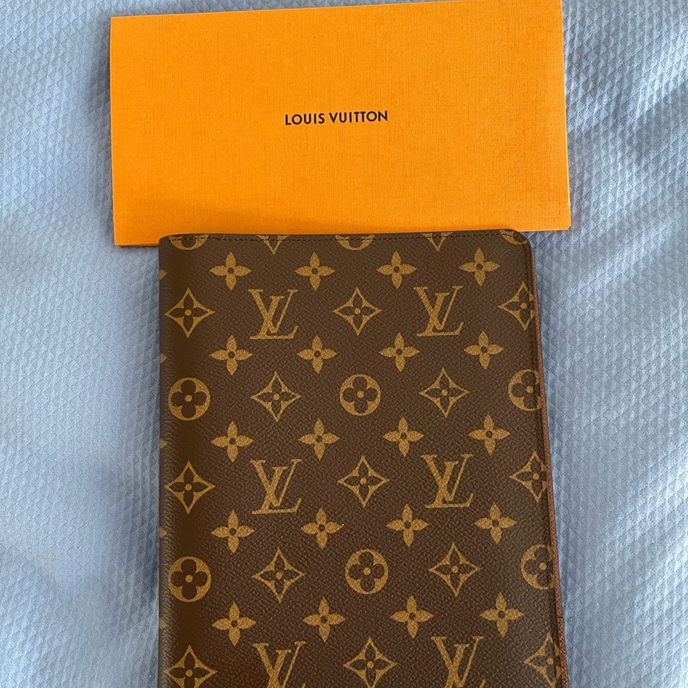 SOLD NWOT Louis Vuitton Monogram Desk Agenda